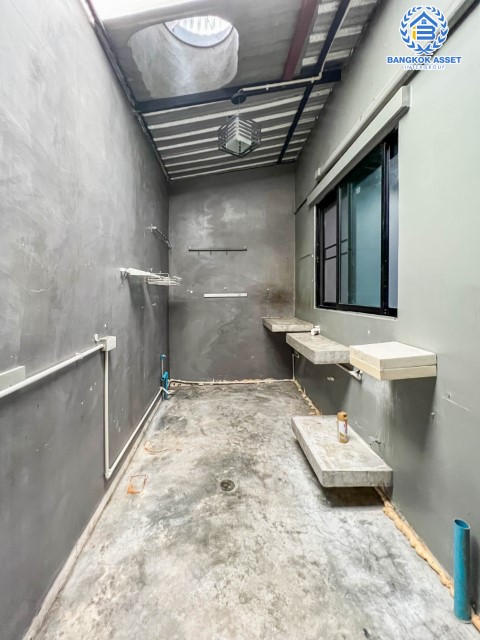 *****ทาวน์เฮ้าส์มือสองย่านนนทบุรี ม.โมดิวิลล่า ปิ่นเกล้า-วงแหวนฯ เนื้อที่มากถึงเกือบ 19 ตร.ว. ฟังก์ชัน 3 ห้องนอน 2 ห้องน้ำ 2 ที่จอดรถ บ้านสภาพใหม่ พร้อมเข้าอยู่ บนทำเลเยี่ยม เชื่อมต่อหลายเส้นทาง ถ.กาญจนาฯ, ถ.บรมราชชนนี ใกล้ทางด่วน "ศรีรัช"...